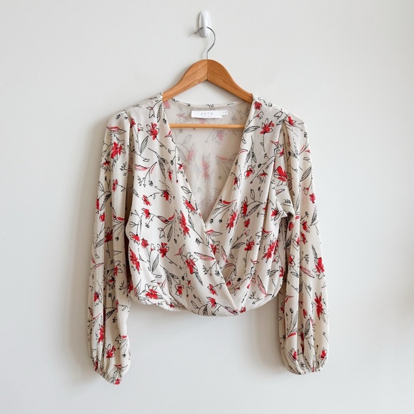 ASTR • Pleated Surplice Floral Long Sleeve Top in Ivory Coral Sketch - Picture 3 of 11